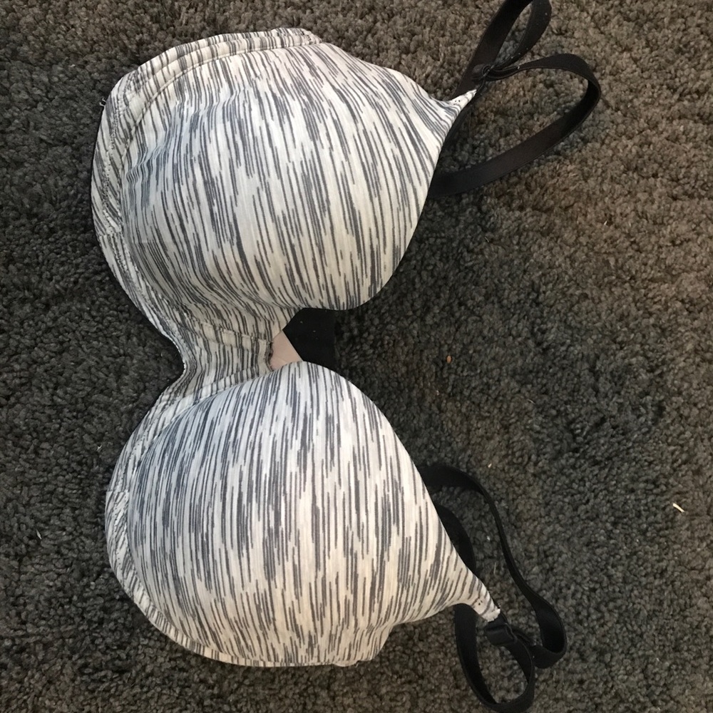 victoria’s secret pink bra